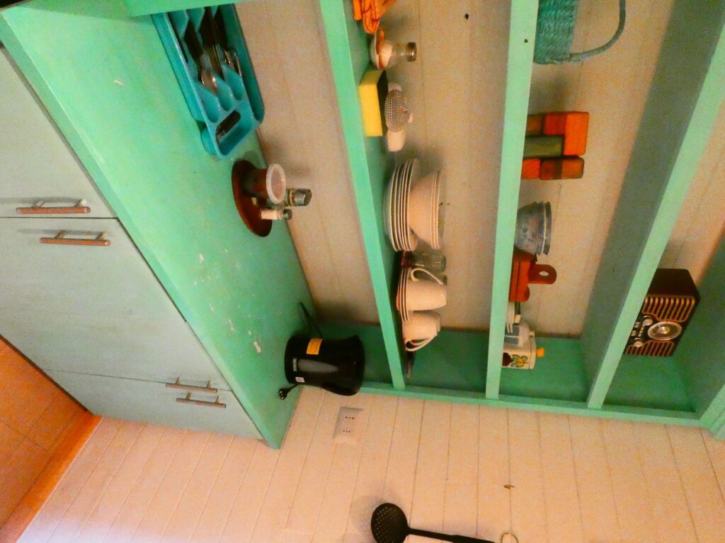 Cocina y lavaplatos de la cabaña chica